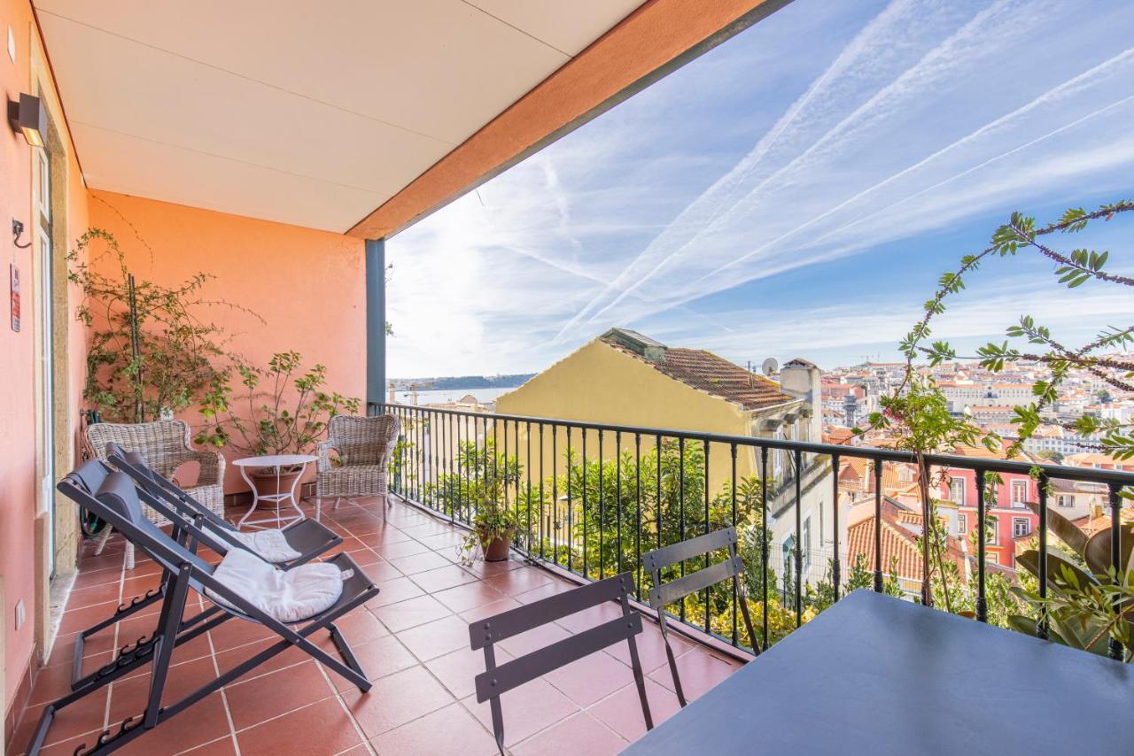 Castelo Design Aparment W/ Balcony & Super View By Lovelystay Lisbon Bagian luar foto