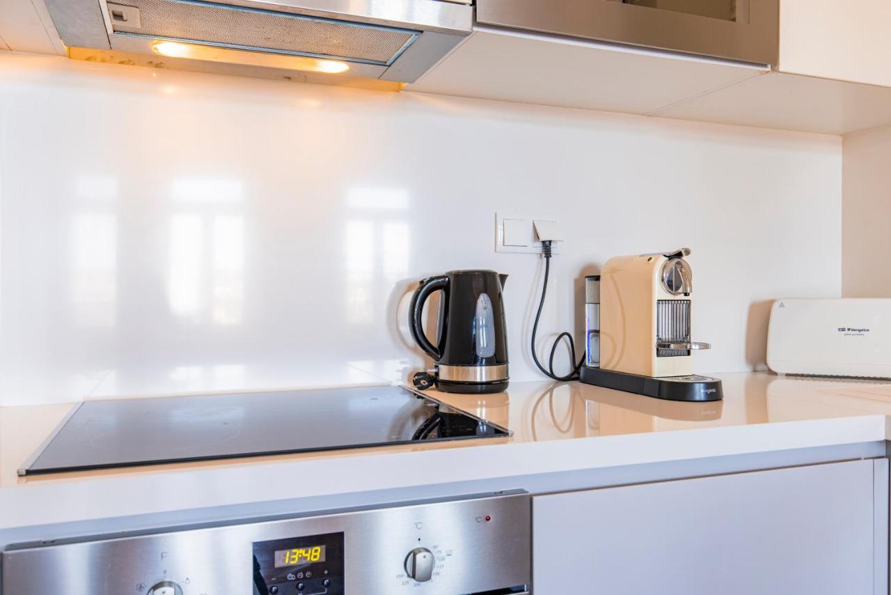 Castelo Design Aparment W/ Balcony & Super View By Lovelystay Lisbon Bagian luar foto