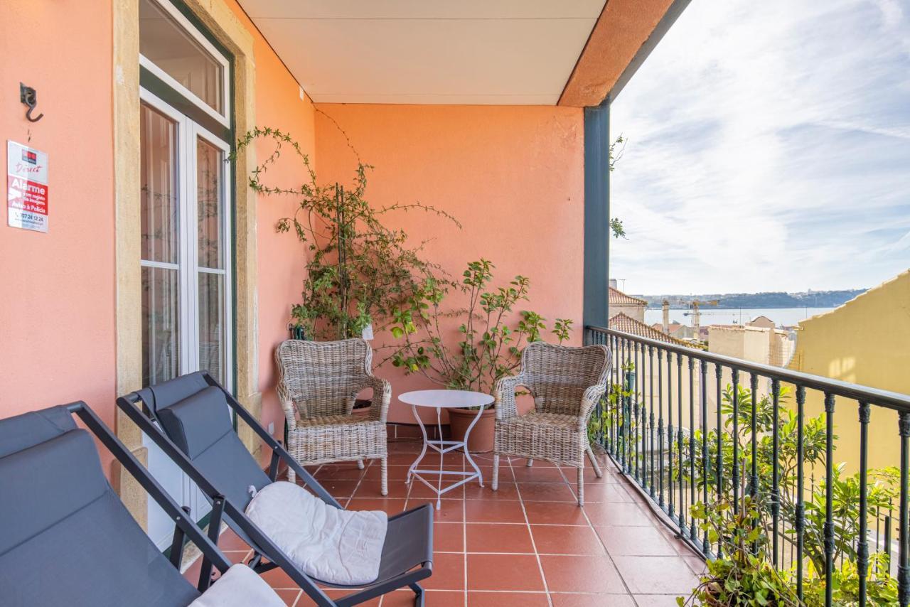 Castelo Design Aparment W/ Balcony & Super View By Lovelystay Lisbon Bagian luar foto