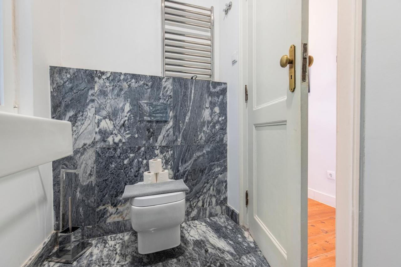 Castelo Design Aparment W/ Balcony & Super View By Lovelystay Lisbon Bagian luar foto